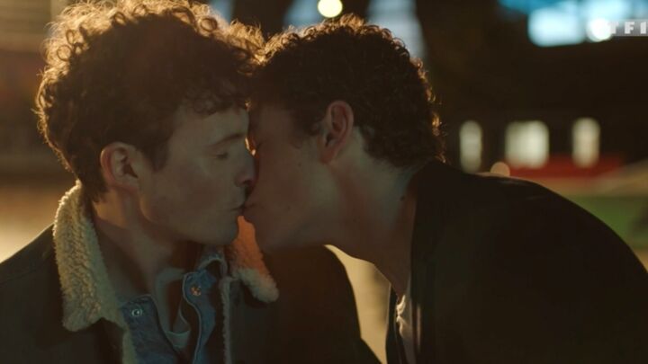 Demain nous appartient : Rayane (Sasha Birdy) embrasse enfin Jack (Dimitri Fouque) puis rétropédale…